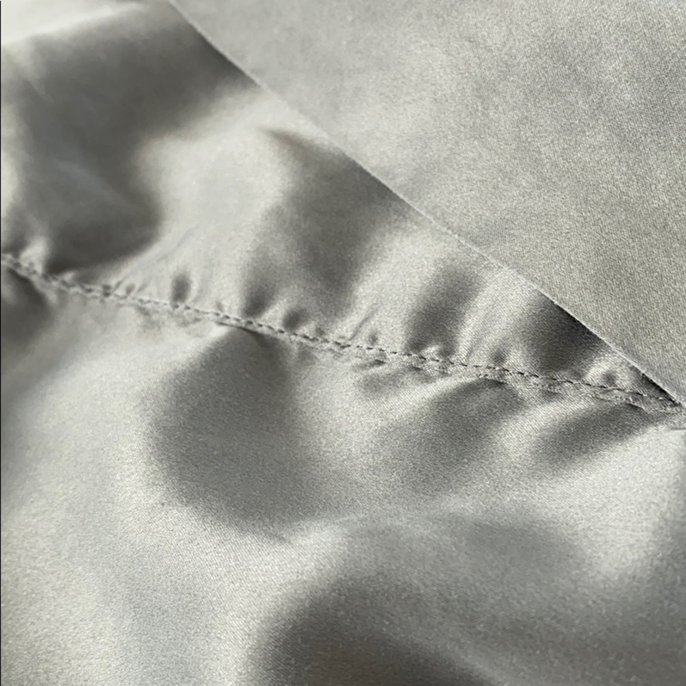 Wanted RESTORATION HARDWARE silk sheets or duvet